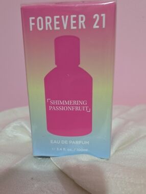 Forever 21 Pink Gradient Shimmering Passionfruit NIB